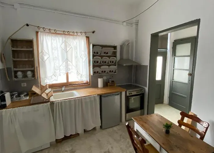 Mastroyiannis Apartment *